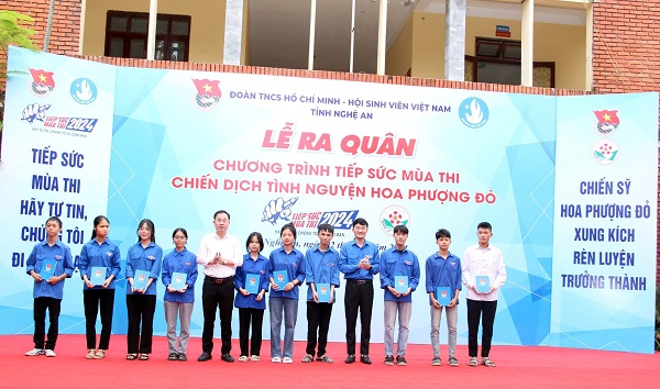 Nghệ An: Ra quân chương trình ‘Tiếp sức mùa thi’ và Chiến dịch ‘Hoa phượng đỏ’