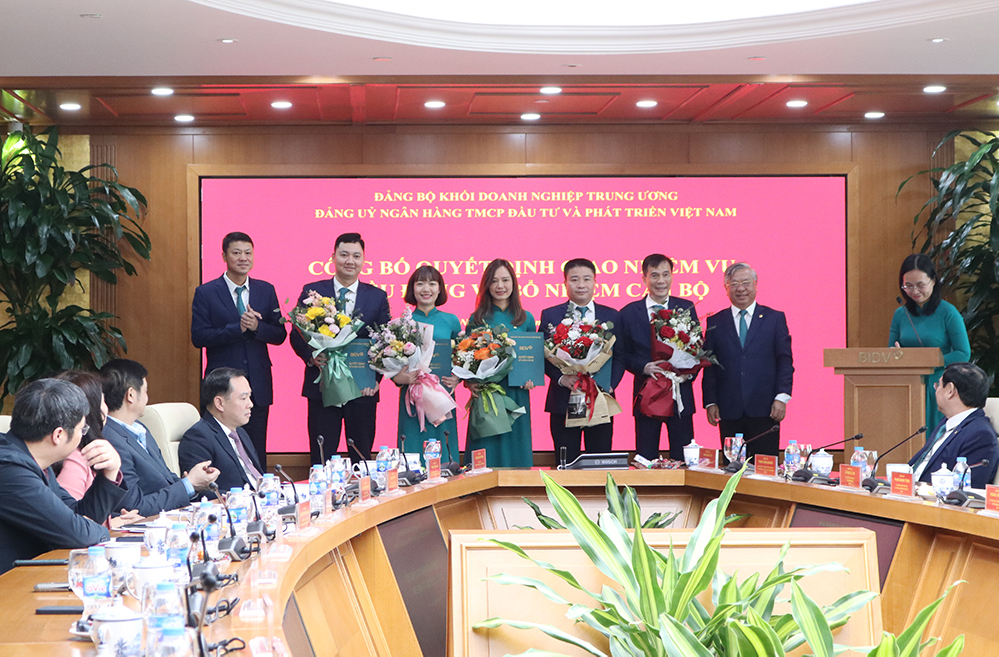 Đảng bộ Ngân hàng TMCP Đầu tư & Phát triển Việt Nam công bố Quyết định thành lập các ban tham mưu giúp việc của Đảng uỷ